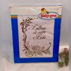 3/75$ Vintage 80’s New in Packaging keepsake baby memory book in French Français